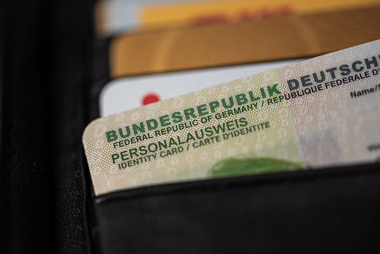 German ID card in wallet