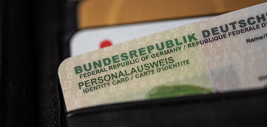 German ID card in wallet