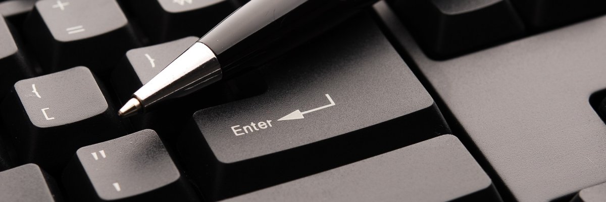 Bild einer Tastatur mit aufliegendem Stift